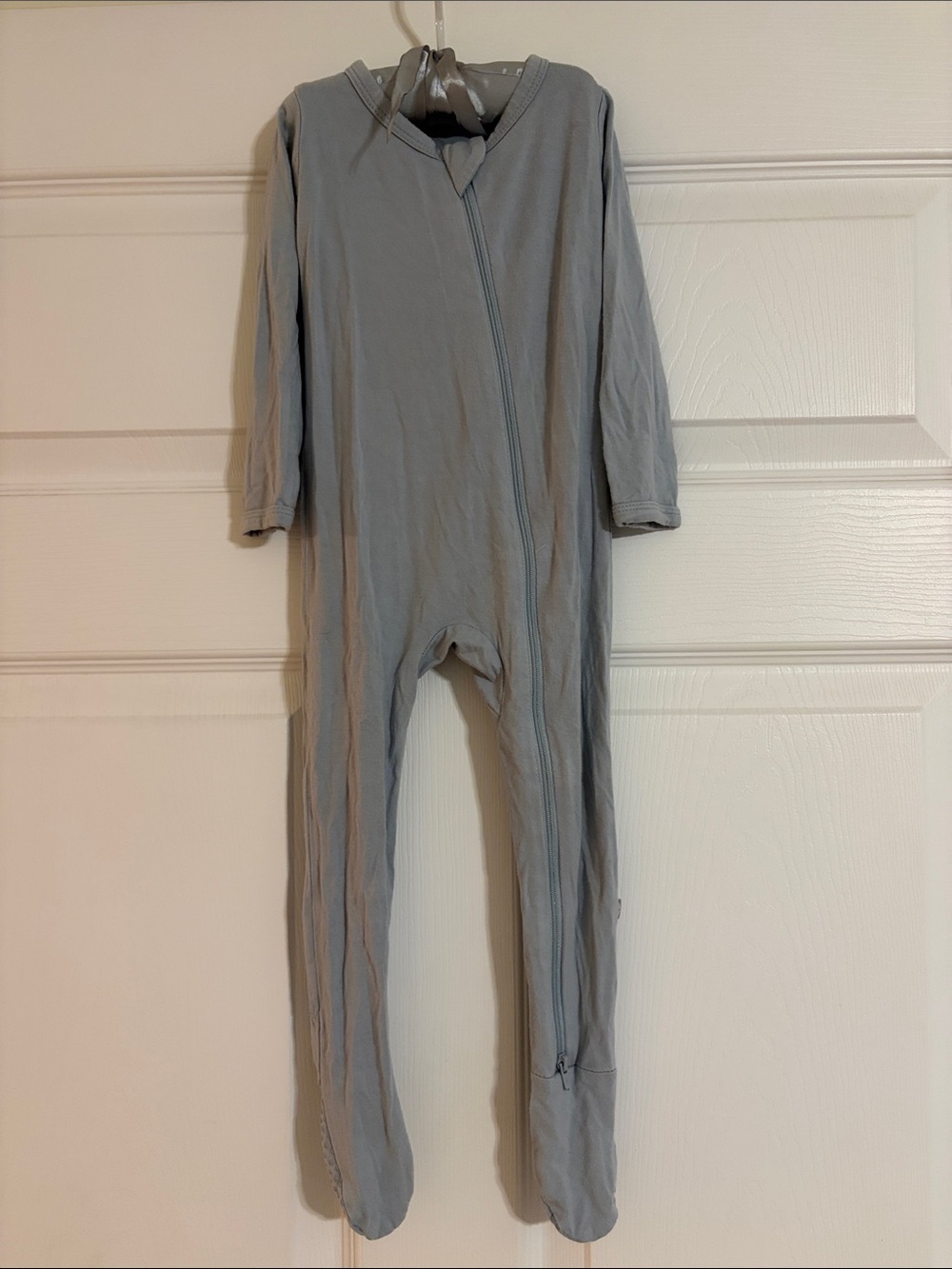 Kyte Baby Solid Zippered Footie / Pajamas - Fog 12-18 mon